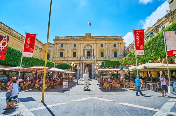 Valletta Malta Junio 2018 Los Pintorescos Cafés Aire Libre Plaza — Foto de Stock