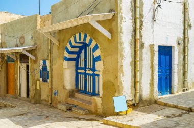 Mavi-beyaz kemerli Arapça kapı evin Medine Sousse, Tunus için.