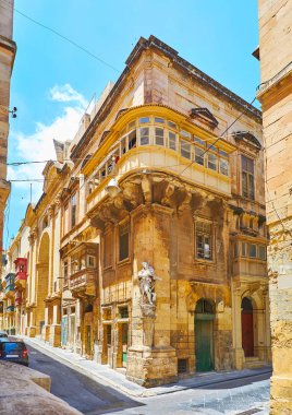 St Roque niş heykeli St Christopher ve St Ursula sokaklar kavşak, Valletta, Malta, tarihi yapı köşesinde.