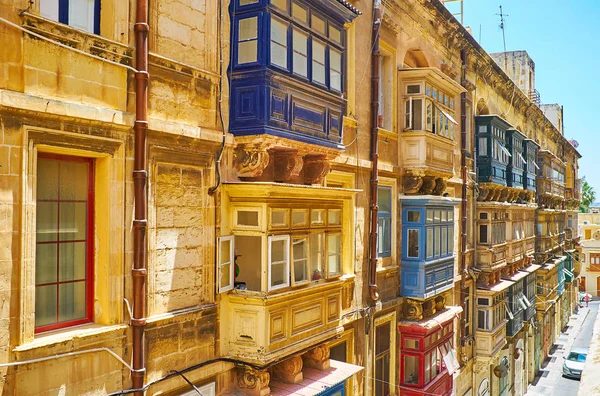 Observeren Van Traditionele Houten Maltese Balkons Typisch Voor Historische Stenen — Stockfoto
