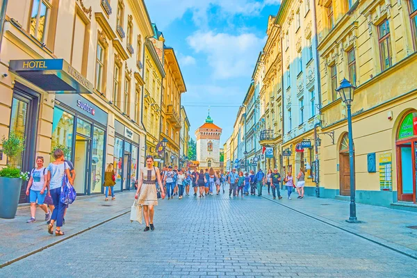 克拉科夫 2018年6月11日 Florianska 街是一个主要的旅游 Rutes 与众多的商店和酒店沿线 在6月11日在克拉科夫 — 图库照片