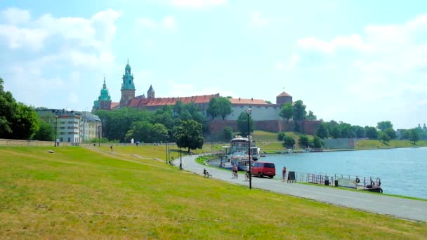 Krakow Polonya Haziran 2018 Vistula Nehri Üzerinde Haziran Krakow Bahçe — Stok video