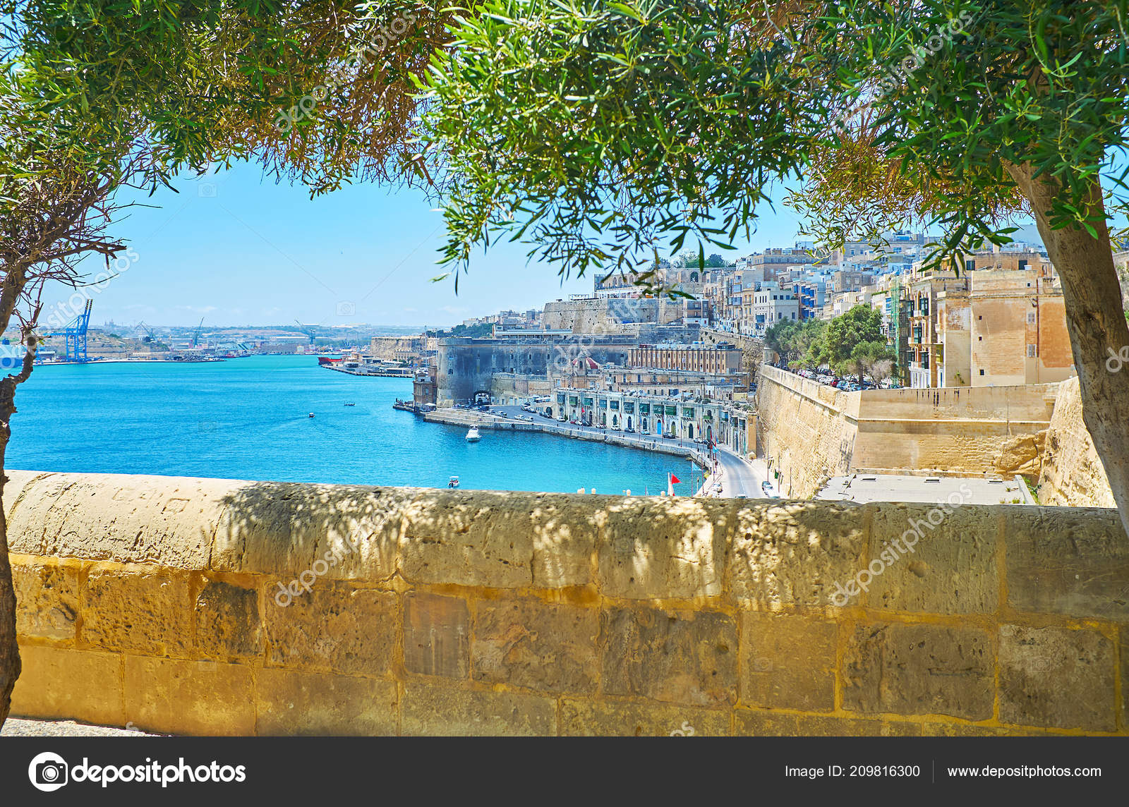 Viewpoint Terrace Lower Barrakka Gardens Shade Olive Trees View