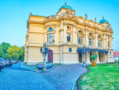 Güzel Slowacki tiyatro, kentin Barok tarzında en çekici binasında biri.