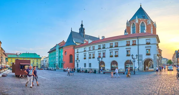 Krakow Polonia Junio 2018 Vista Panorámica Pequeña Plaza Del Mercado —  Fotos de Stock