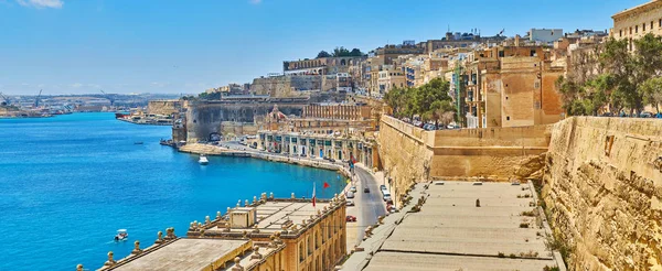 Lvant cadde boyunca uzanan bakış açıları üzerinde şehir surları, zevk, Grand Harbour'ın kıyılarında yoğun eski depo ve savunma burçları, Valletta, Malta ile inşa.