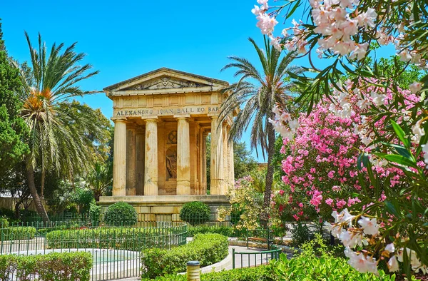 Idyllic Lower Barrakka Gardens Perfect Place Relax Shade Blooming Rhododendrons — Stock Photo, Image