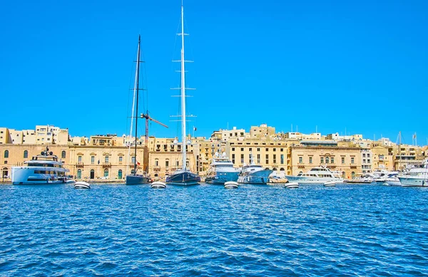 Oude Stenen Romeinse Lusthof Birgu Met Uitzicht Luxe Jachten Zure — Stockfoto