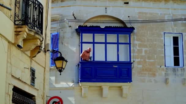 Naxxar Malta Juni 2018 Der Besitzer Einer Wohnung Einem Historischen — Stockvideo