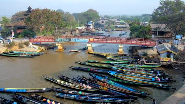 Nyaungshwe Myanmar Февраля 2018 Года Каякский Порт Туристической Деревне Известный — стоковое видео