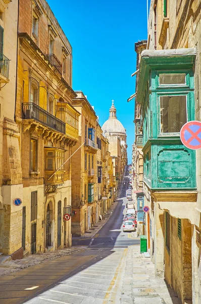 Valletta eski sokaklarında kaybolmak ve büyük Carmelite kilise kubbe geçiş noktası olarak, Malta kullanarak kendinizi bulmak kolaydır.