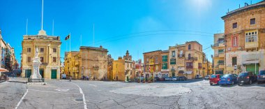 Birgu, Malta - 17 Haziran 2018: Zafer kare St Lawrence heykel, San Lawrenz bucak Hall, eski yapıların ve konaklar, 17 Haziran'da Birgu bir manzaralı geniş Panoraması.