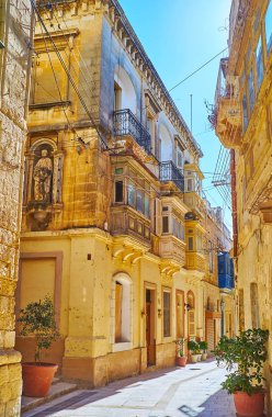St Anthony eski niş heykeli Birgu (Vittoriosa), Malta tarihi köşkte süsle.