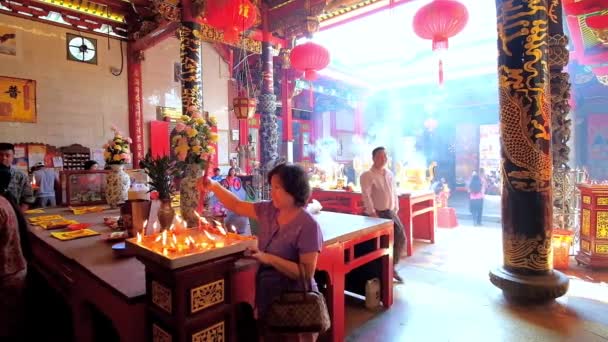 Yangon Myanmar Febrero 2018 Interior Ricamente Decorado Del Templo Kheng — Vídeo de stock