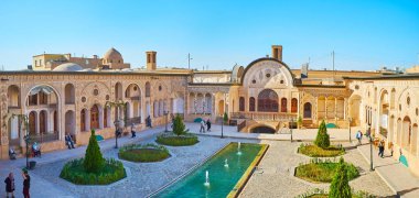 Kashan, Iran - 22 Ekim 2017: Tabatabaei House güzel bahçe çeşmeleri, 22 Ekim'de kaşan içinde onun avlusunda bulunan sahiptir.