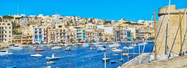 Birgu surlar Kalkara Sahili ve onun balıkçılık marina, Malta bakan mükemmel bakış açısı hizmet.