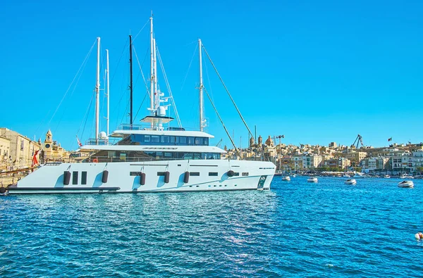 Luxury Modern White Yacht Moored Xatt Forn Embankment Vittoriosa Marina — Stock Photo, Image