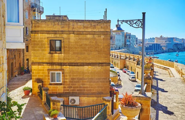 Prozkoumejte Obytné Čtvrti Birgu Pěší Podél Hradby Nahoře Malta — Stock fotografie