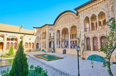 Kashan, Iran - 22 Ekim 2017: Tarihi Tabatabaei evi 22 Ekim'de kaşan içinde için onun olağanüstü mimari ve süslü süsleme, ünlü.