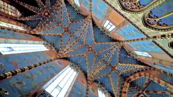克拉科夫 2018年6月11日 新哥特式圣玛丽大教堂的浮雕拱顶与华丽的恒星装饰 壁画和雕刻细节 在6月11日在克拉科夫 — 图库视频影像