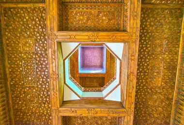 Cairo, Mısır - 23 Aralık 2017: Coptic Museum tavanları üzerinde Aralık 23, Kahire geleneksel Kıpti oyma güzel oyma ahşap elemanları ile dekore edilmiş