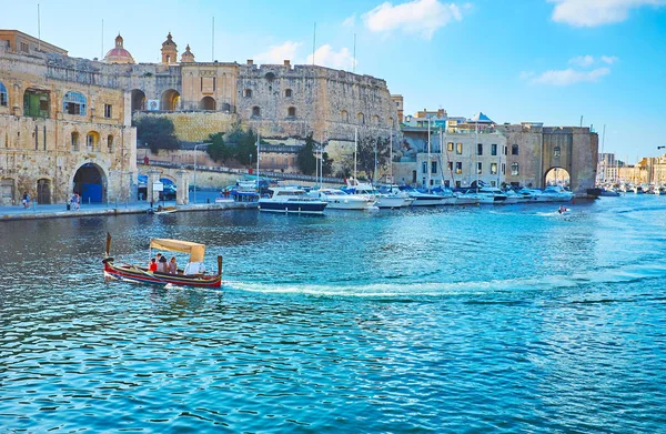Birgu Malta Giugno 2018 Taxi Acqueo Dghajsa Tradizionale Barca Legno — Foto Stock