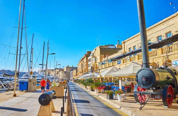 Birgu Malta June 2018 Pleasant Walk Vittoriosa Marina View Vintage — Stock Photo, Image