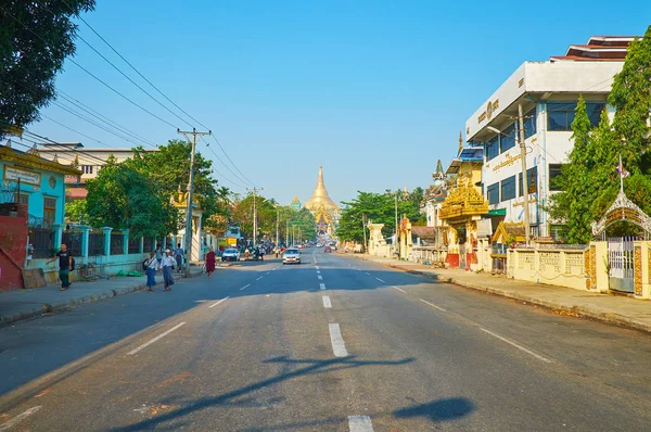 Yangon Mianmar Fevereiro 2018 Caminhada Até Pagode Shwedagon Longo Movimentada — Fotografia de Stock