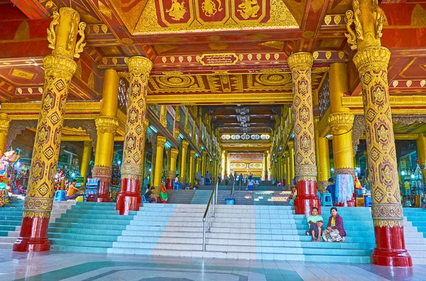 Yangon Myanmar Februar 2018 Kunstvolles Interieur Der Galerie Besetzt Mit — Stockfoto