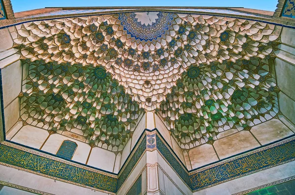 Decoratie Van Muqarnas Van Het Toegangsportaal Van Mir Emad Moskee — Stockfoto