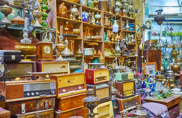 Kashan Iran October 2017 Heaps Vintage Pieces Radios Tableware Statuettes — Stock Photo, Image