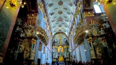 Czestochowa, Polonya - 12 Haziran 2018: Görkemli iç Basilica of Holy Cross ve İsa'nın doğuşu, Mary, Jasna Gora manastır, üzerinde 12 Haziran Czestochowa içinde.
