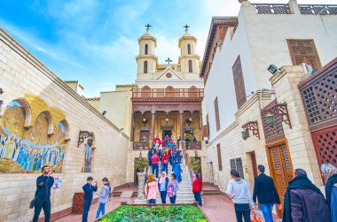 Cairo, Mısır - 23 Aralık 2017: The Church asılı en önemli Mısır Ortodoks tapınak ve gerekir görmek yer üzerinde Aralık 23, Kahire Cairo, ziyaret sırasında