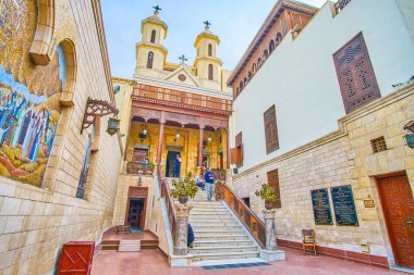 Cairo, Mısır - 23 Aralık 2017: The Church asılı üzerinde Aralık 23, Kahire Kıpti mahalle ve şehrin en eski Kilisesi ana Hıristiyan dönüm noktası olduğunu