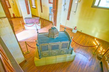 Cairo, Mısır - 23 Aralık 2017: zengin üzerinde Aralık 23, Kahire Fildişi mozaik ile süslenmiş güzel Ortaçağ insan taşınan tahtırevan