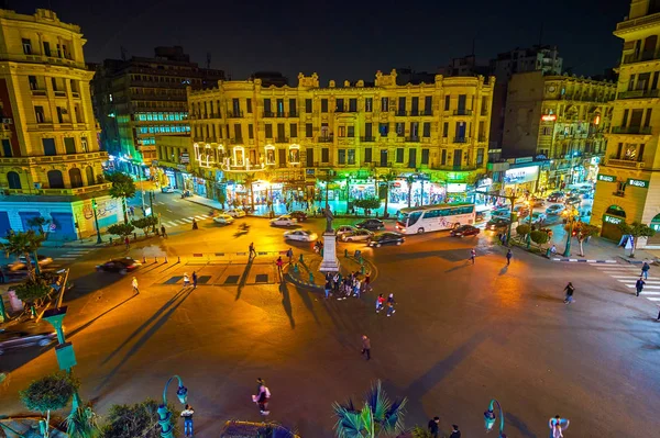 카이로에서 중간에 Talaat Harb 광장에서도 Chaotically 카이로 이집트 2017 보행자 — 스톡 사진