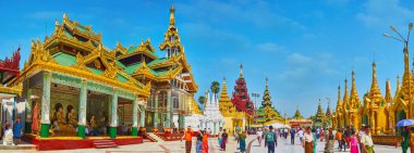 Yangon, Myanmar - 27 Şubat 2018: Shwedagon karmaşık, kalabalık daire sokak Panoraması kaplı küçük dış stupas ve doğal görüntü ile evler, Şubat 27 Yangon içinde
