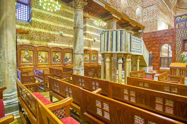 カイロ エジプト 2017 中世聖バーバラ教会自慢ビザンチン様式古代アイコンとカイロで 日の祈りホールで彫った説教壇石 — ストック写真