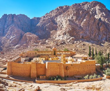St Catherine, aynı şehirde adlandırılmış, Sinai, Mısır rocky Dağı'nın eteklerinde yer alan Ortaçağ müstahkem Manastırı.