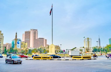 Cairo, Mısır - 23 Aralık 2017: Midan Tahrir Cairo çevresinde, birçok hükümet binası ile iş parçası üzerinde Aralık 23, Kahire kalbidir
