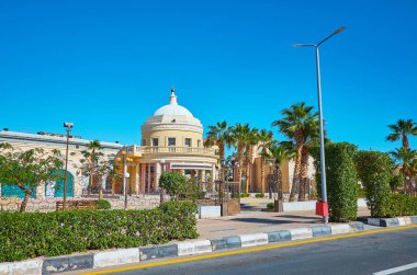Güzel İtalyan arkasında yeşil konak Lezeih street, Sharm El Sheikh, Sinai, Mısır tarz..