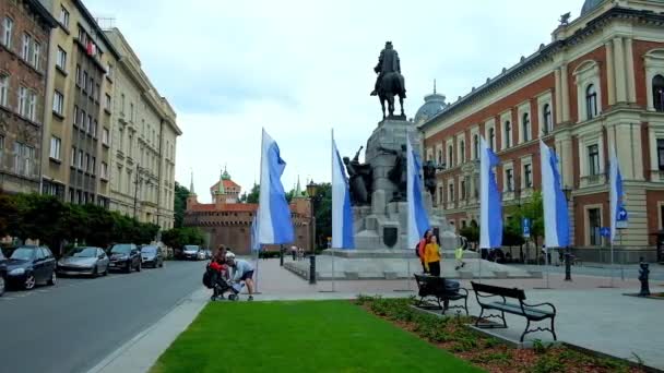 Krakow Polonya Haziran 2018 Jan Matejko Tarihi Yapıların Şehir Bayrakları — Stok video
