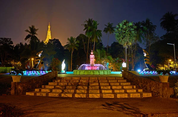 Місті Yangon Янмі Лютого 2018 Освітлення Фонтану Вечірній Theingottara Парк — стокове фото