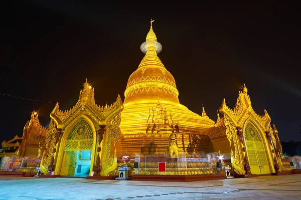 Den Mörka Himlen Över Mästerverket Golden Mahavijaya Maha Wizaya Pagoda — Stockfoto