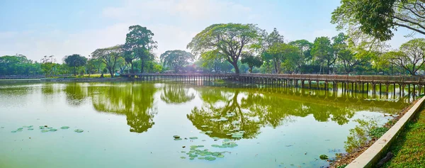 Panorama Del Lago Kandawgyi Con Viejo Puente Madera Árboles Expansión — Foto de Stock