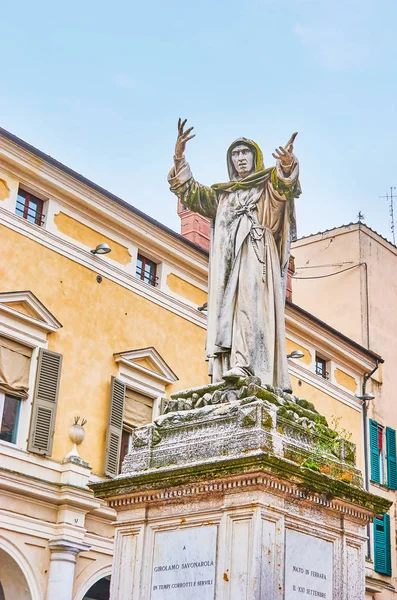 Monument Famous Monk Reformer Girolamo Savanarola Located City Center Ferrara — Stock Photo, Image