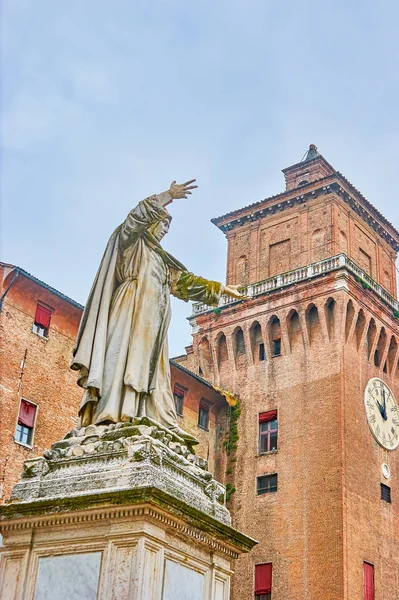 Monument Girolamo Savanarola Famous View Medieval Castello Estense Background Ferrara — Stock Photo, Image