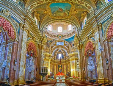 Nadur, Malta - 15 Haziran 2018: Panorama dua hall of St Peter ve Paul Bazilikası - 15 Haziran Nadur Gozo Adası'daki en güzel kiliselerden biridir.