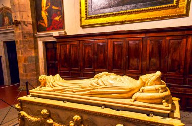 Lucca, İtalya - 30 Nisan 2013: Mermer mezar taşı ve Anıt, Ilaria del heykeltıraş Jacopo della Quercia, Lucca Cathedral civarındaki 30 Nisan Lucca içinde yer alan tarafından yapılan Carretto,