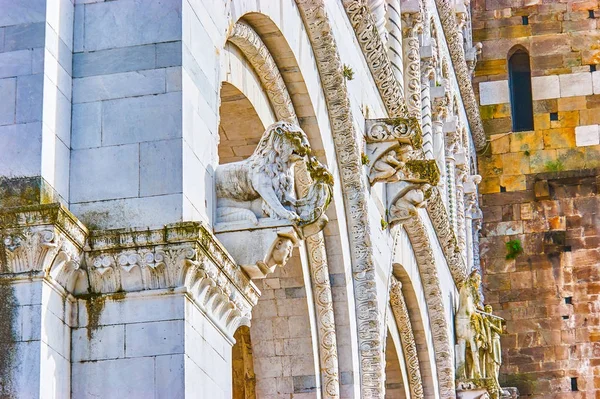 Beautiful Carved Marble Sculptures Frontage Sam Martin Tours Cathedral Lucca — Stock Photo, Image